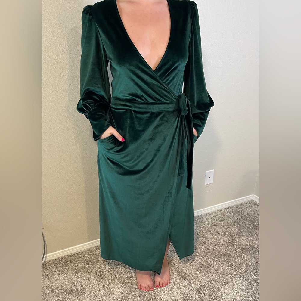 LADYGANG Green Velvet Wrap Dress